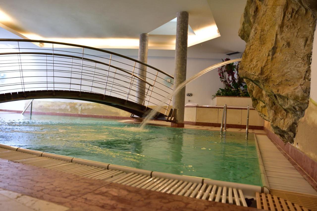 Hotel Krone Brunico Zewnętrze zdjęcie