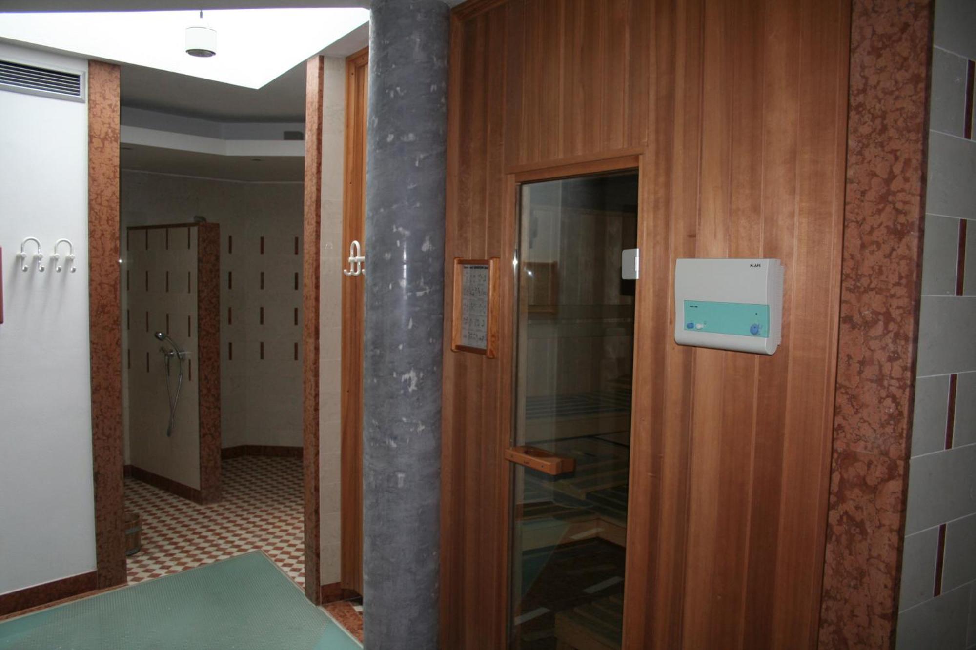 Hotel Krone Brunico Zewnętrze zdjęcie